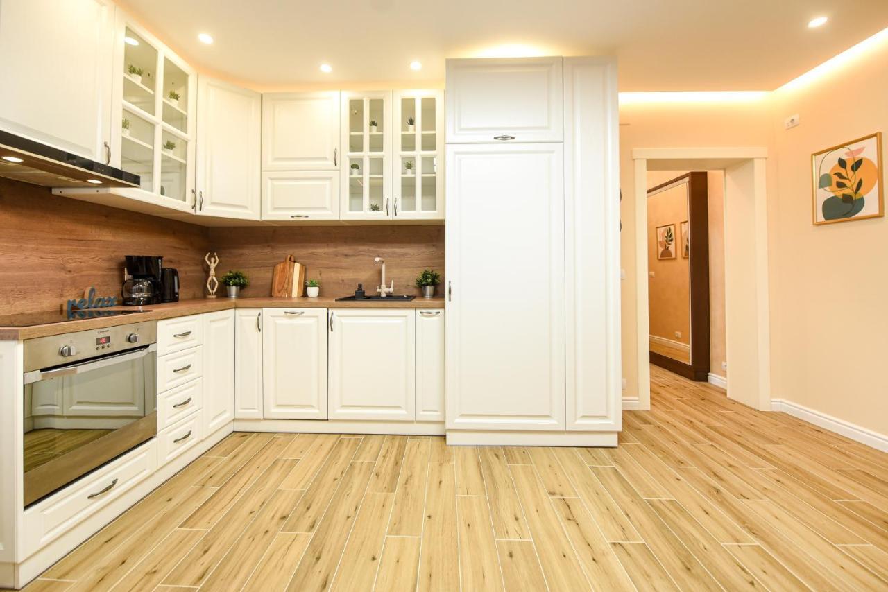 Green Leafy Brasov - Ideal 2 Bedroom Apartment Buitenkant foto