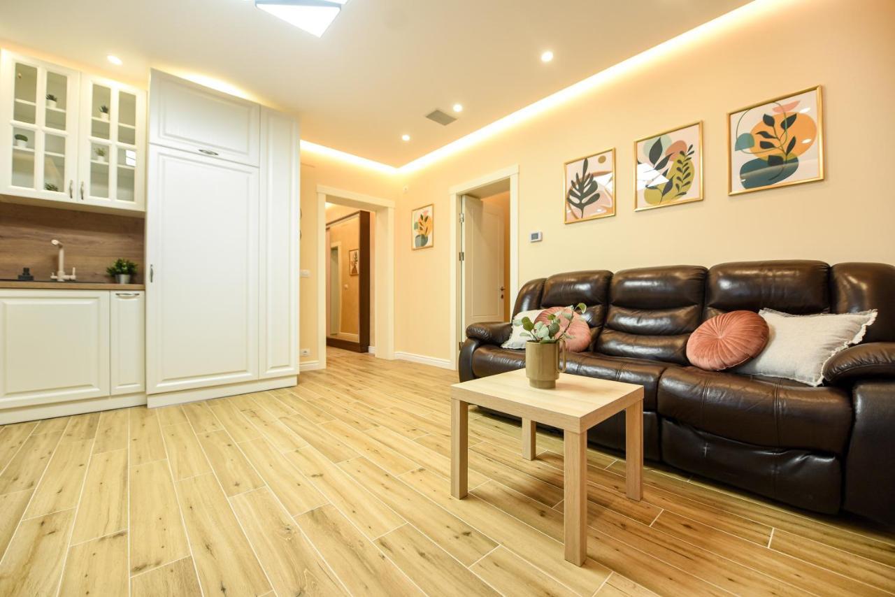 Green Leafy Brasov - Ideal 2 Bedroom Apartment Buitenkant foto